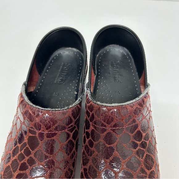 Sanita Danish Clogs EU 39 US 8.5 Maroon Leather Snake Skin Embossed Nursing Shoe - Picture 8 of 9
